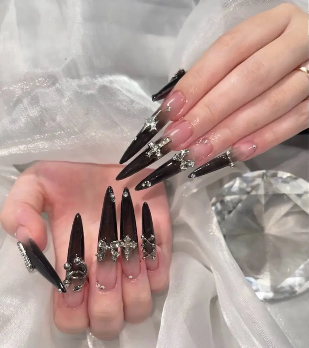 ネイル アートネイル ボルドー フレンチネイル ジェルネイル 氷ネイル・うるうるネイル ハンドネイル Julie Nail Rinのネイルデザイン