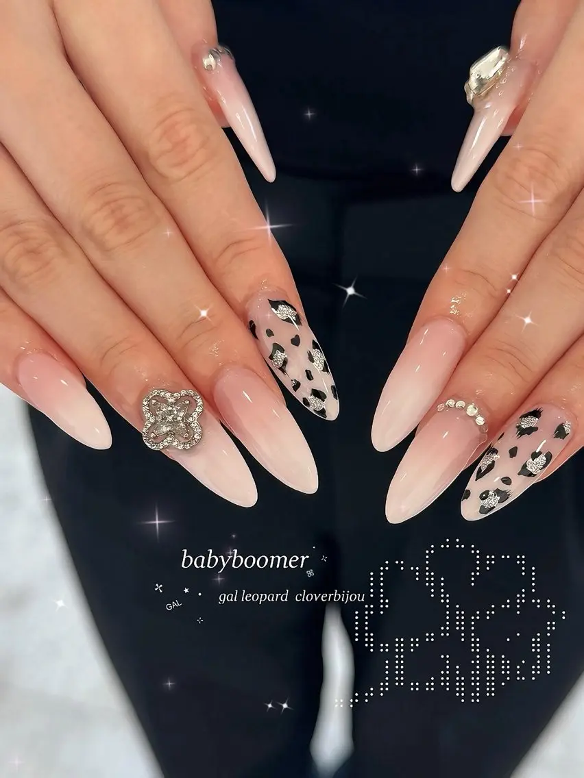 ネイル アニマル柄 キラキラネイル 韓国ネイル ワンホンネイル nail salon Lumoreのネイルデザイン