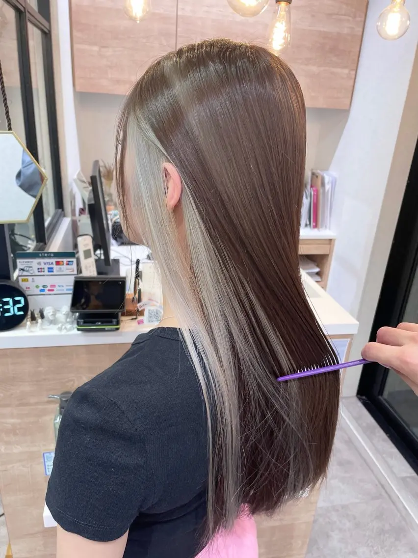 セミロング カラー イヤリングカラー シルバー ヘアカラー トリートメント レイン🌏🌱 似合わせ/ハイトーンのヘアスタイル