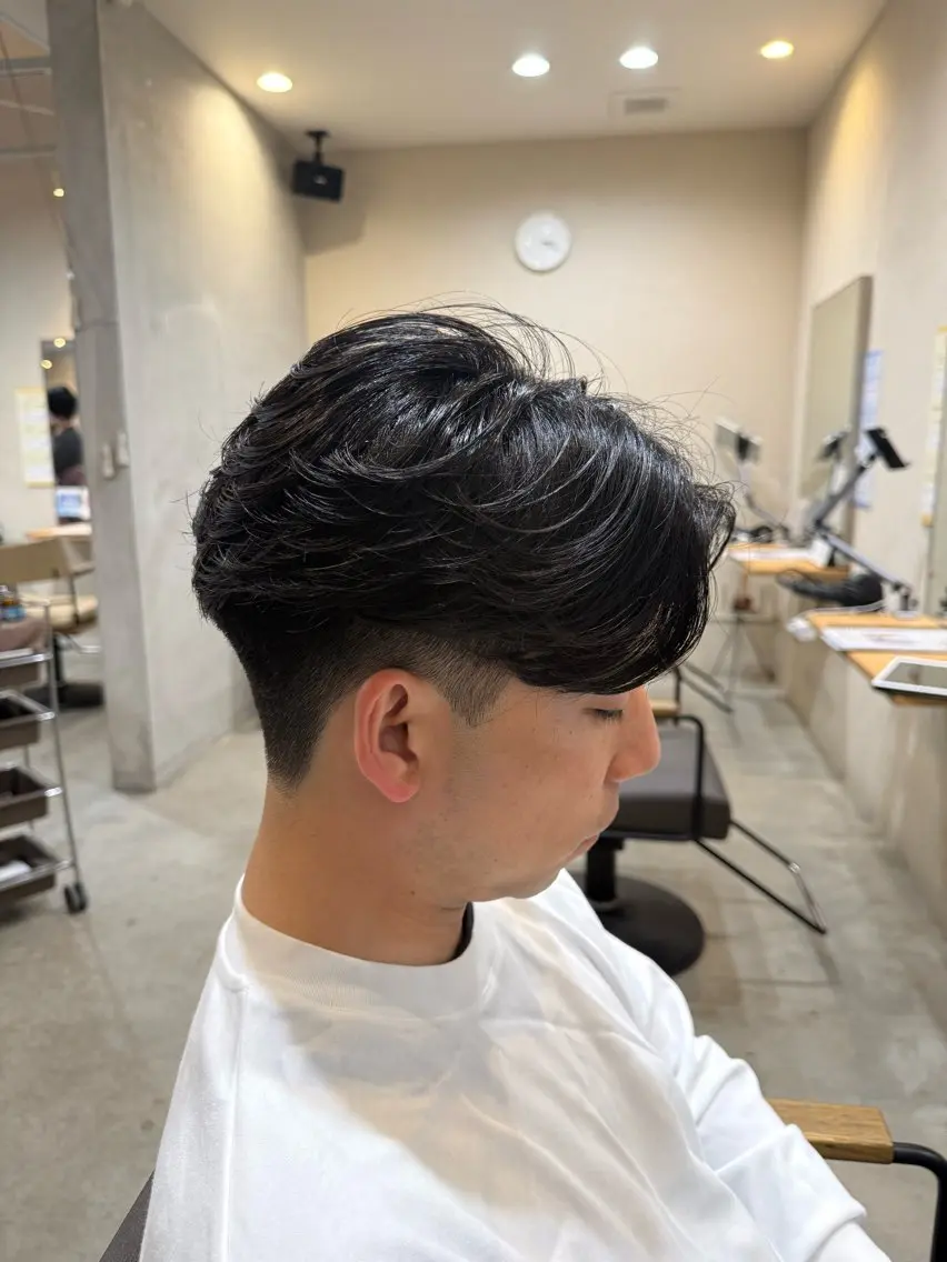 ショート パーマ メンズ センターパート フェザーパーマ メンズパーマ 刈り上げ ニュアンスパーマ 🔥KOSEI🔥 波巻き/ツイスパのヘアスタイル
