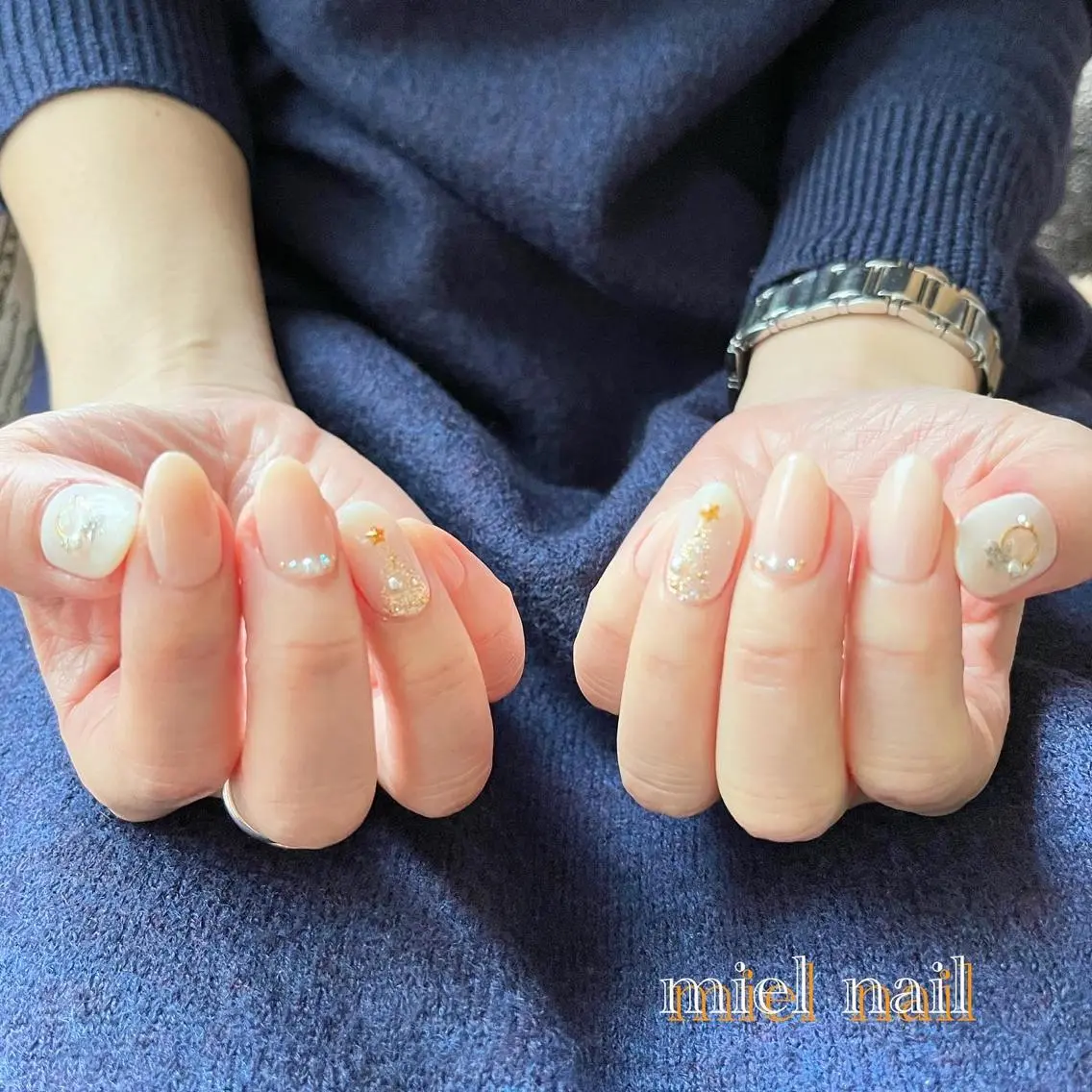 ネイル 持ち込み ストーンネイル 冬ネイル クリスマス ハンドネイル miel nailのネイルデザイン