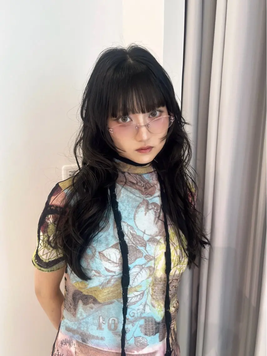 ロング カラー カット ヘアカラー ✩.*Aise⟡.· 艶カラー🐈⬛🩶のヘアスタイル