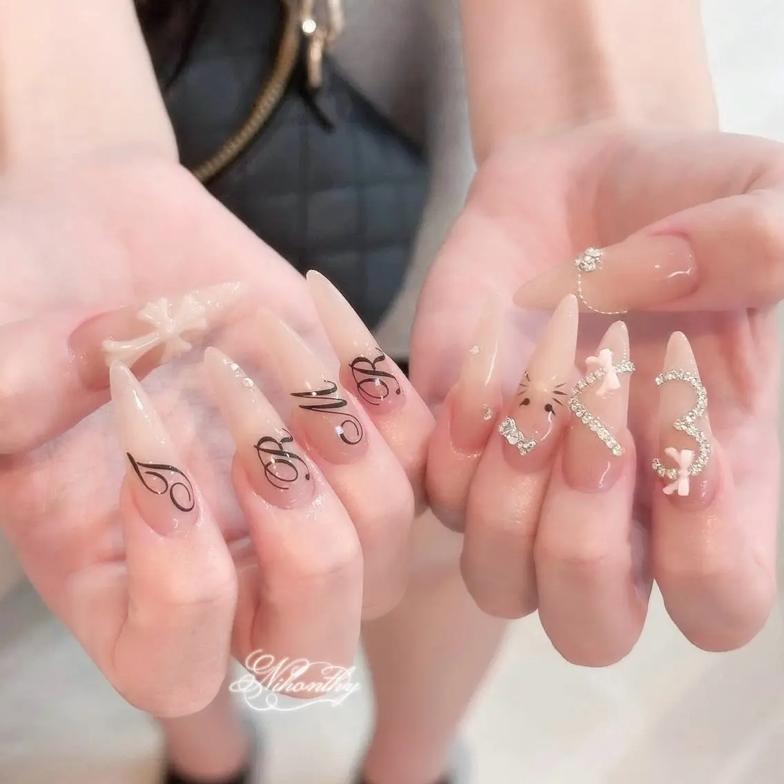 ネイル チークネイル ドット フットネイル フレンチネイル グラデーション ハンドネイル ハンドケア Nihonthy Nail 新宿のネイルデザイン