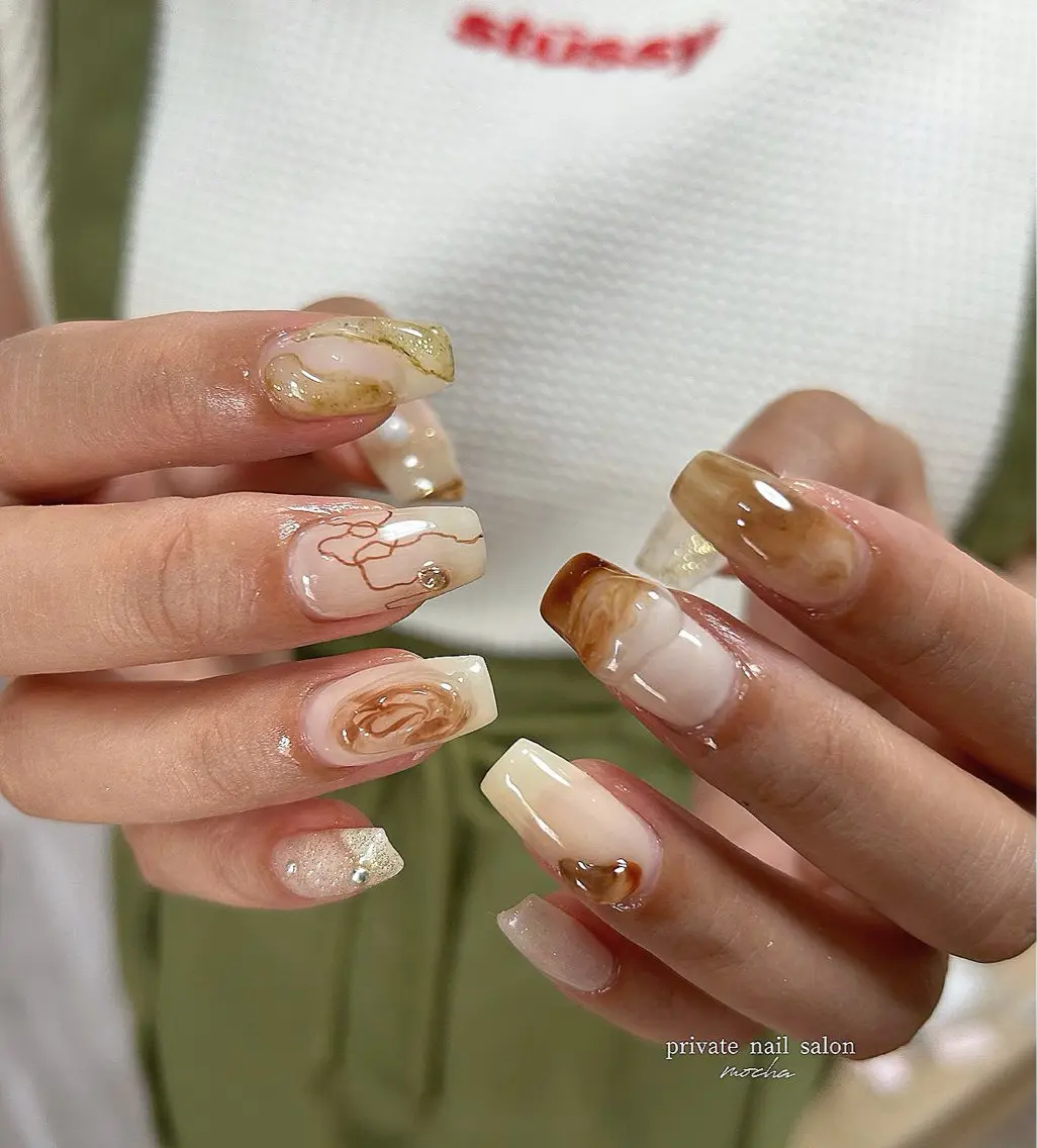 ネイル カジュアル フレンチネイル マグネットネイル ミラーネイル ニュアンスネイル ハンドネイル mocha nailのネイルデザイン
