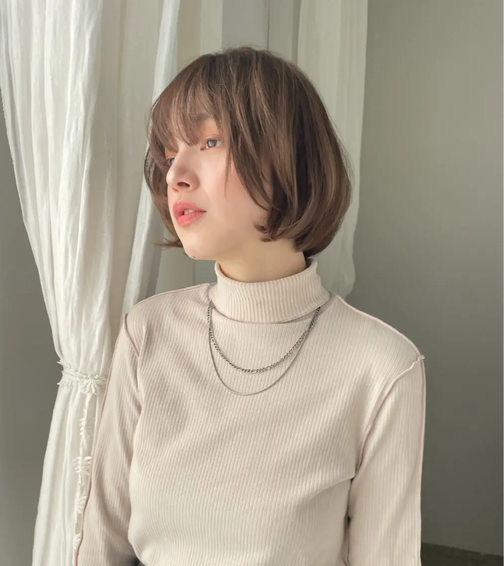 ショート カラー ベージュカラー ブリーチ ダブルカラー ミルクティーベージュ ブリーチなしカラー カット ヘアカラー Saki/お悩み解決 /似合わせカットのヘアスタイル