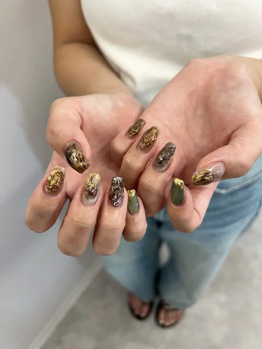 ネイル ブラウン ジェルネイル 韓国ネイル マグネットネイル ミラーネイル ハンドネイル ハンドケア Bana_ Nailのネイルデザイン