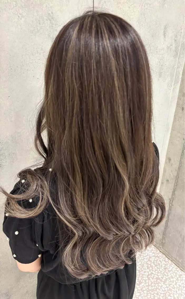 セミロング ハイライト ヘアカラー kazufumi ..のヘアスタイル