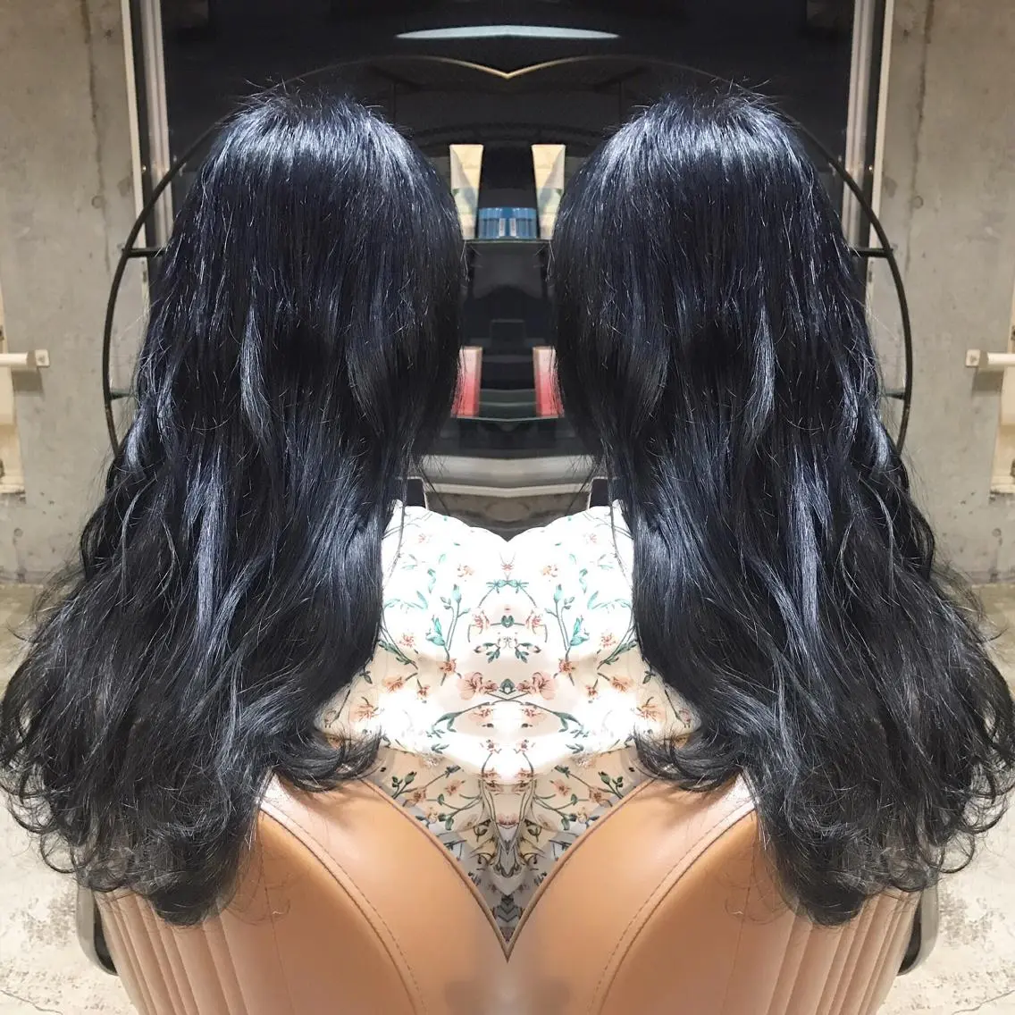 ロング カラー パーマ ヘアアレンジ メンズ キッズ ネイル マツエク・マツパ ブルーカラー ブルーグレー ダブルカラー ブルー サロンドミルク 原宿のヘアスタイル
