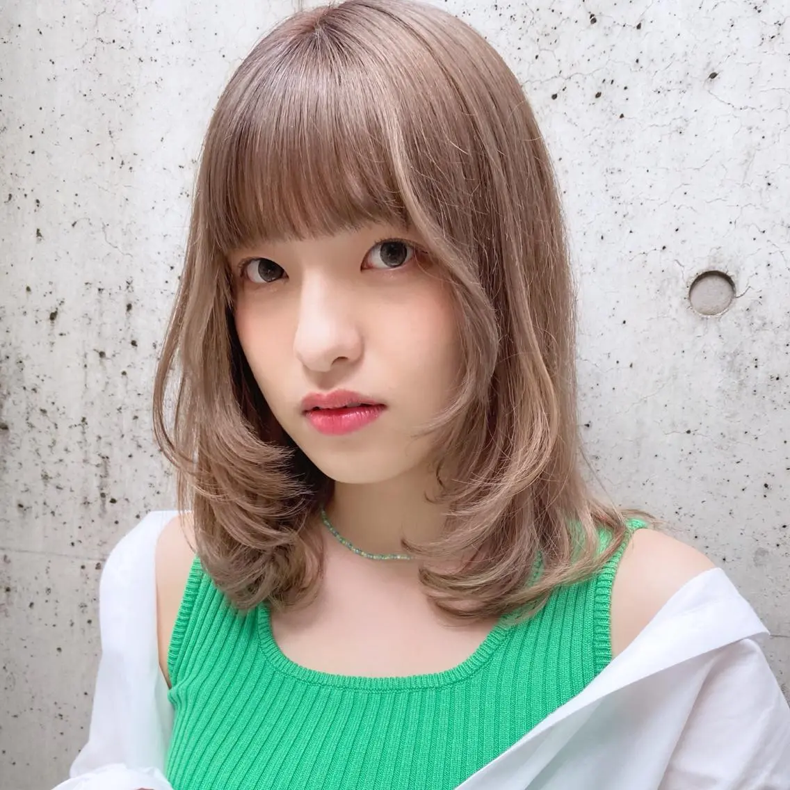 ミディアム カラー 岡野 静華のヘアスタイル