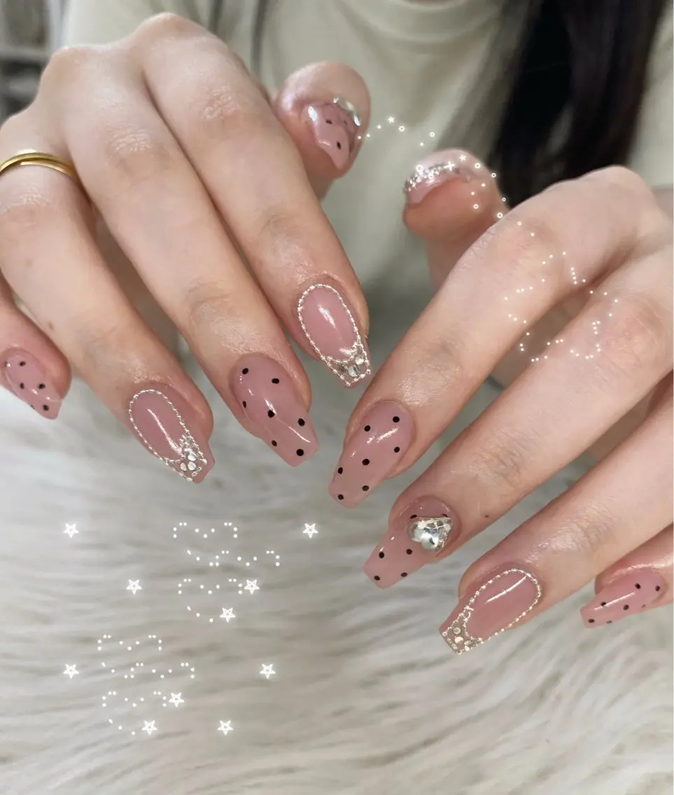 ネイル ハンドネイル Bitty／ SENA⋆˙⟡ —のネイルデザイン