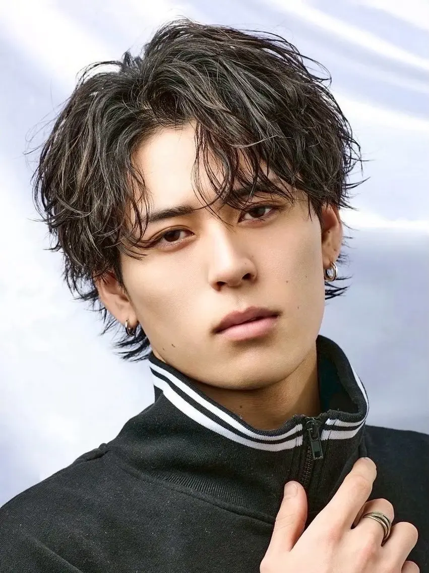 ショート ヘアカラー 角戸 嵐のヘアスタイル
