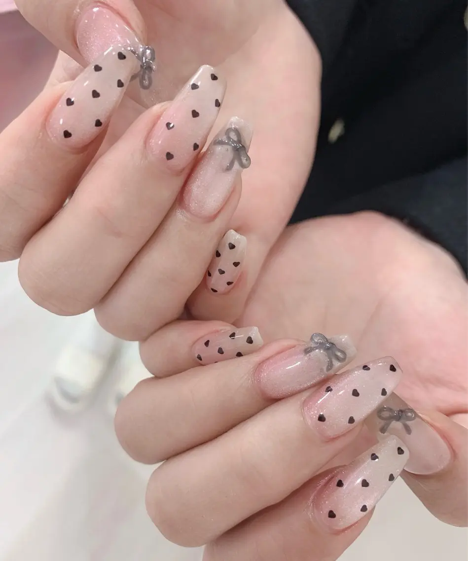 ネイル チークネイル ハート 韓国ネイル 春ネイル ワンホンネイル ハンドネイル Rainbow Nailのネイルデザイン