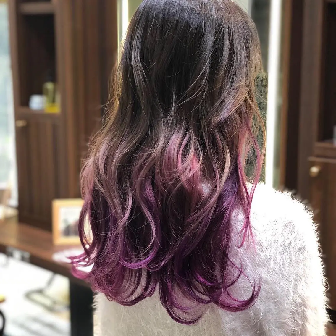 ロング カラー グラデーションカラー ピンクカラー バイオレットカラー 松本 明日可のヘアスタイル