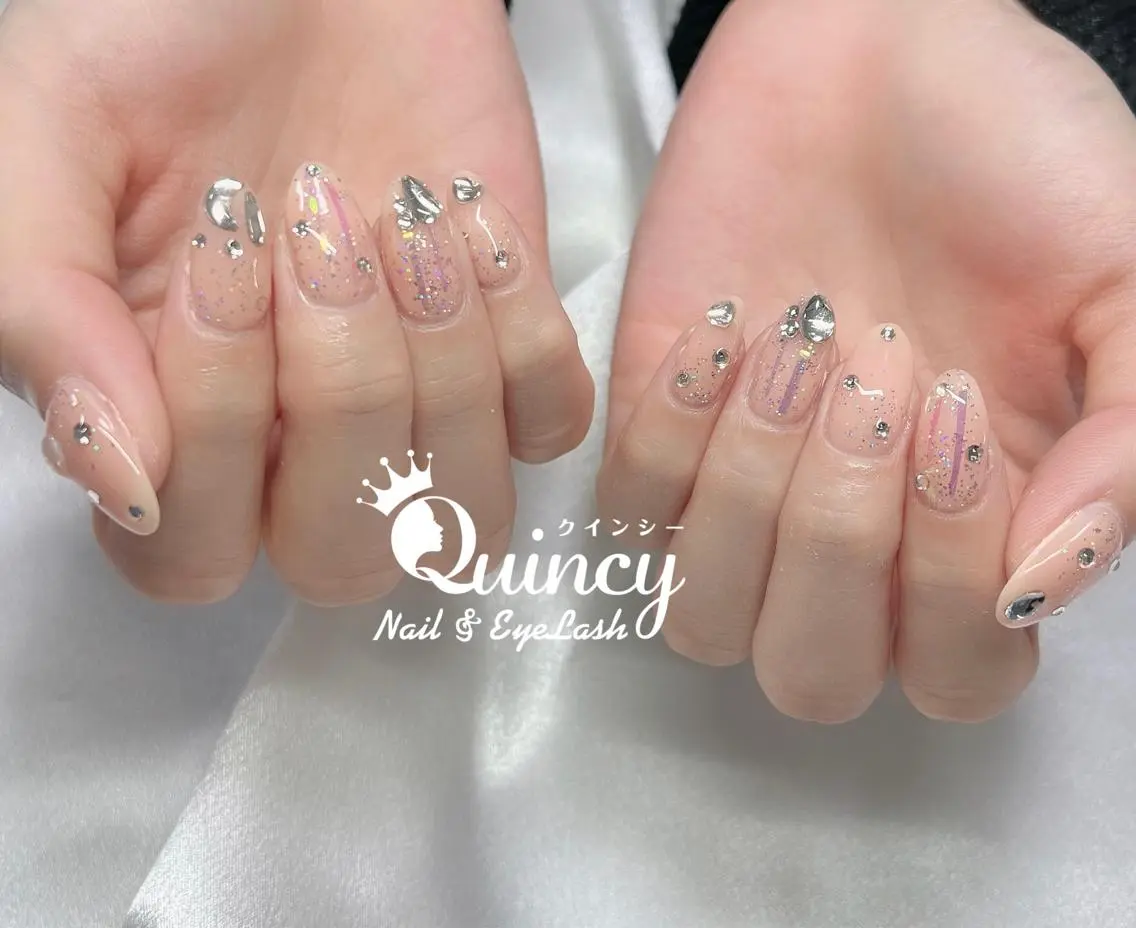 セミロング Quincy ネイル&アイラッシュのマツエク・マツパデザイン