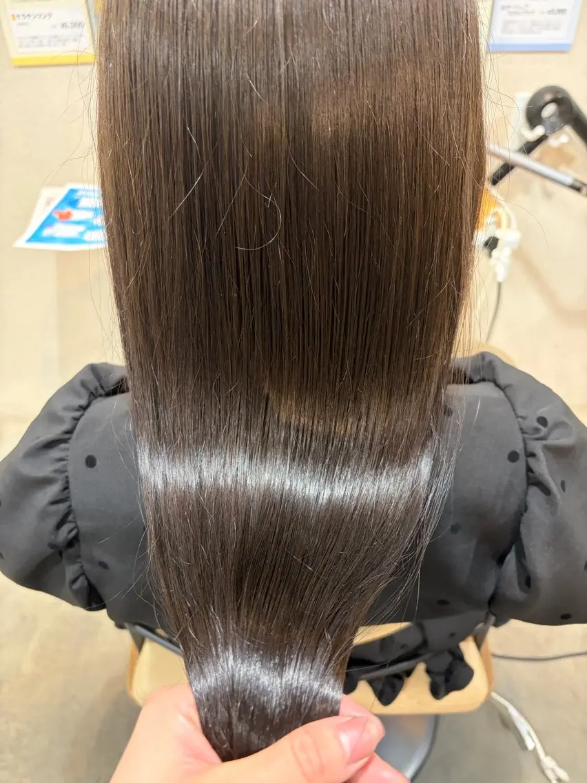 ロング カラー 透明感カラー オリーブカラー ヘアカラー トリートメント momoka オリーブ/ベージュのヘアスタイル