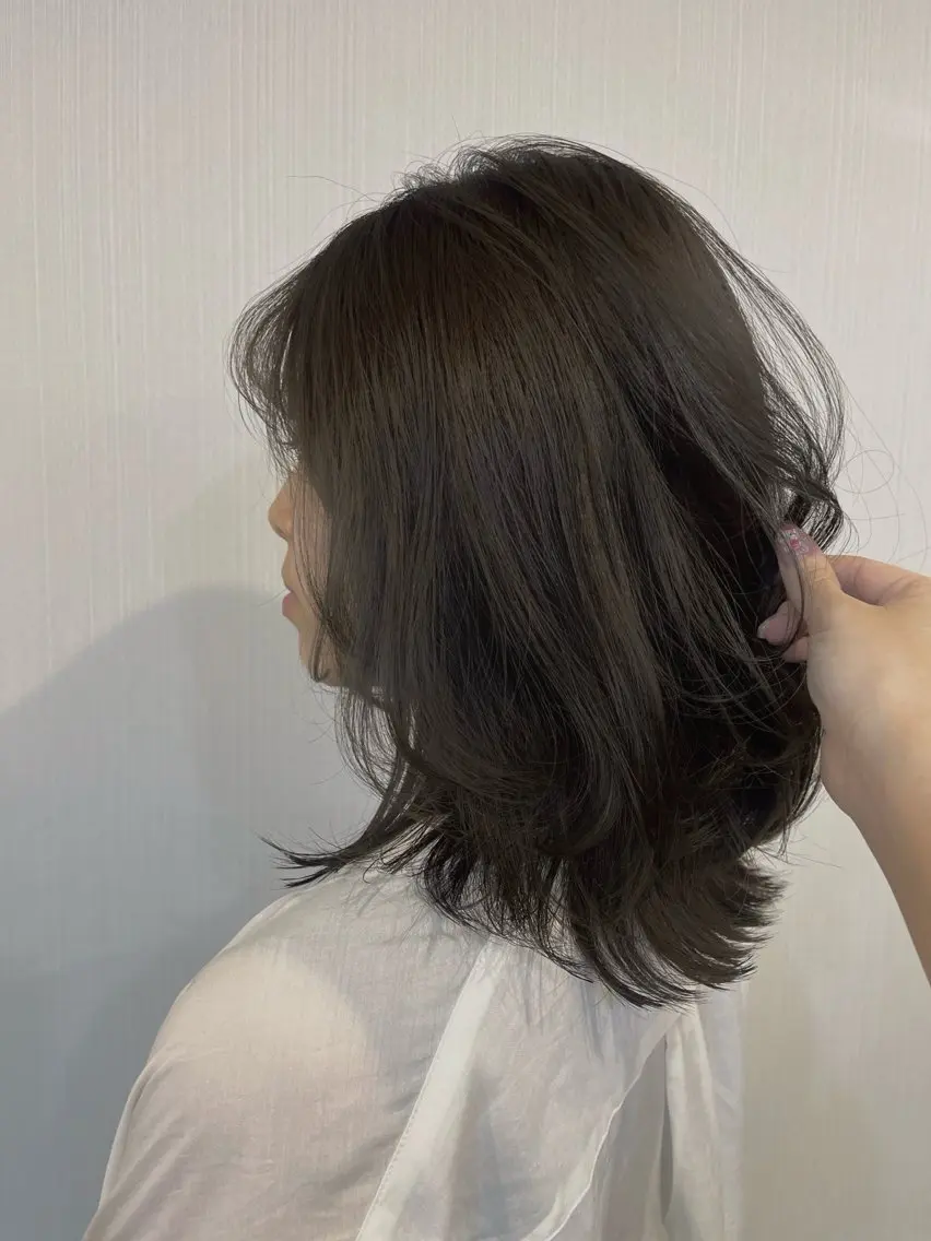 ミディアム カラー アッシュ 透明感カラー レイヤーカット 下石怜子/レイヤー/ 透明感カラーのヘアスタイル