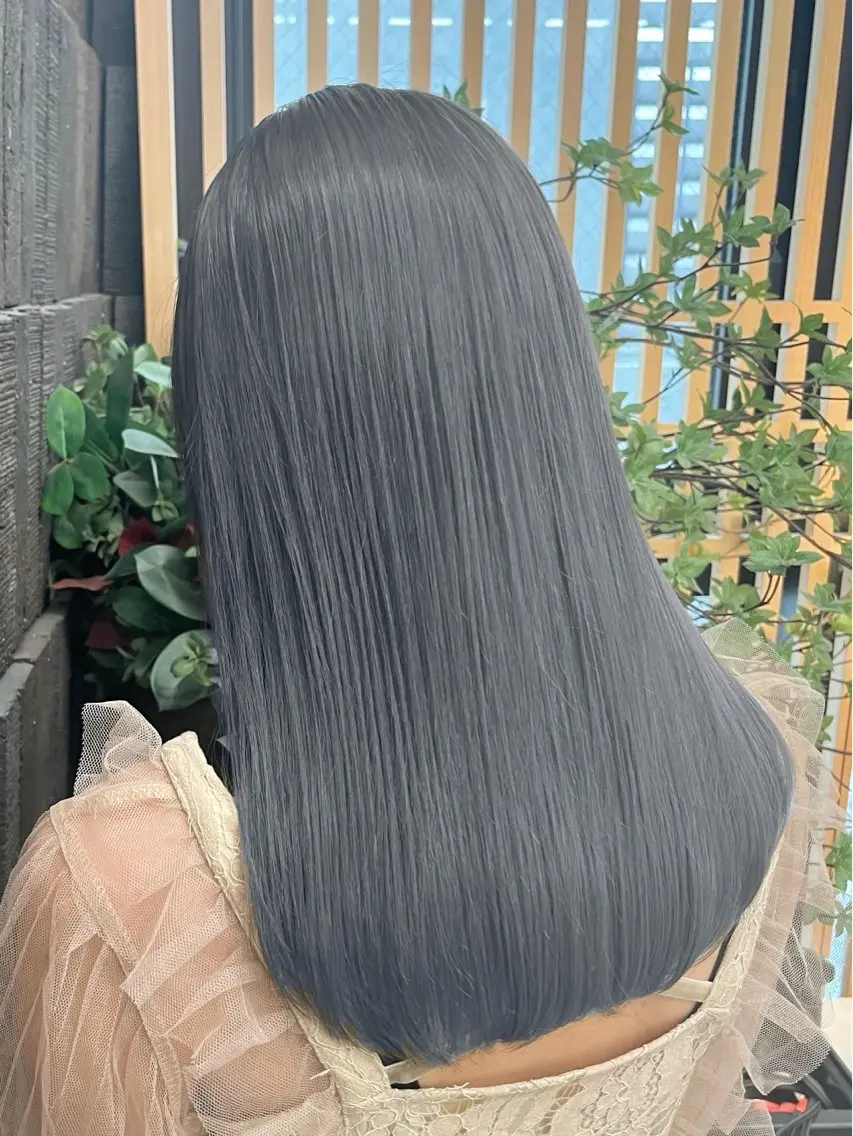 セミロング カラー アッシュ イルミナカラー シルバー シルバーアッシュ 𝑺𝒂𝒌𝒊 🩶マンツーマン施術のヘアスタイル