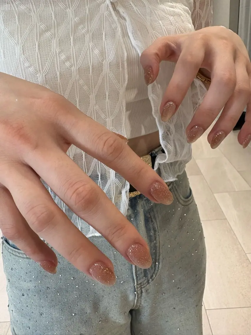オフありのワンカラー、マグネット、ラメグラです。カラー等は練習モデルとなりますのでご要望に添えない場合がございます。の写真