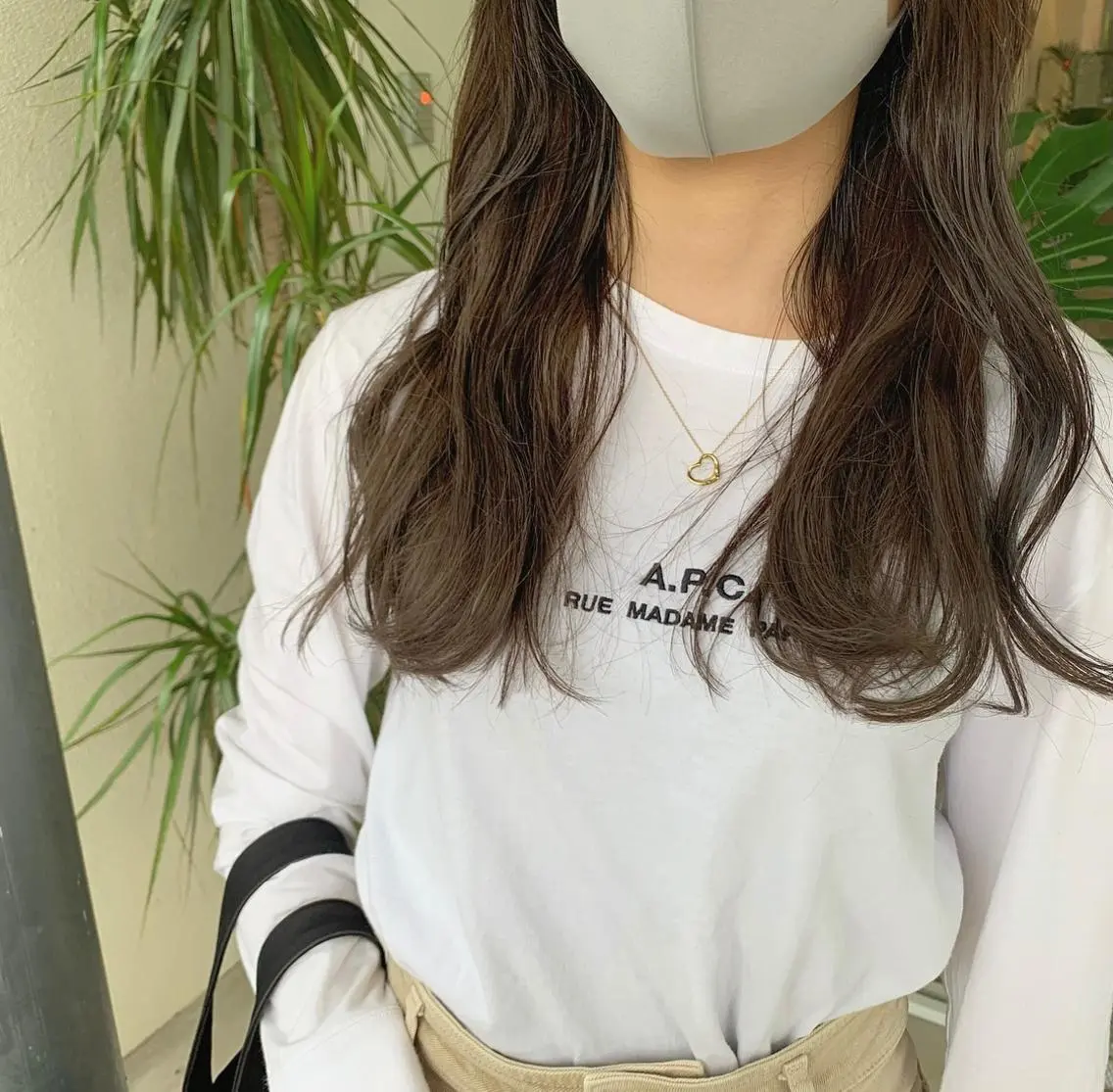 ロング アッシュ 岩井 愛生のヘアスタイル