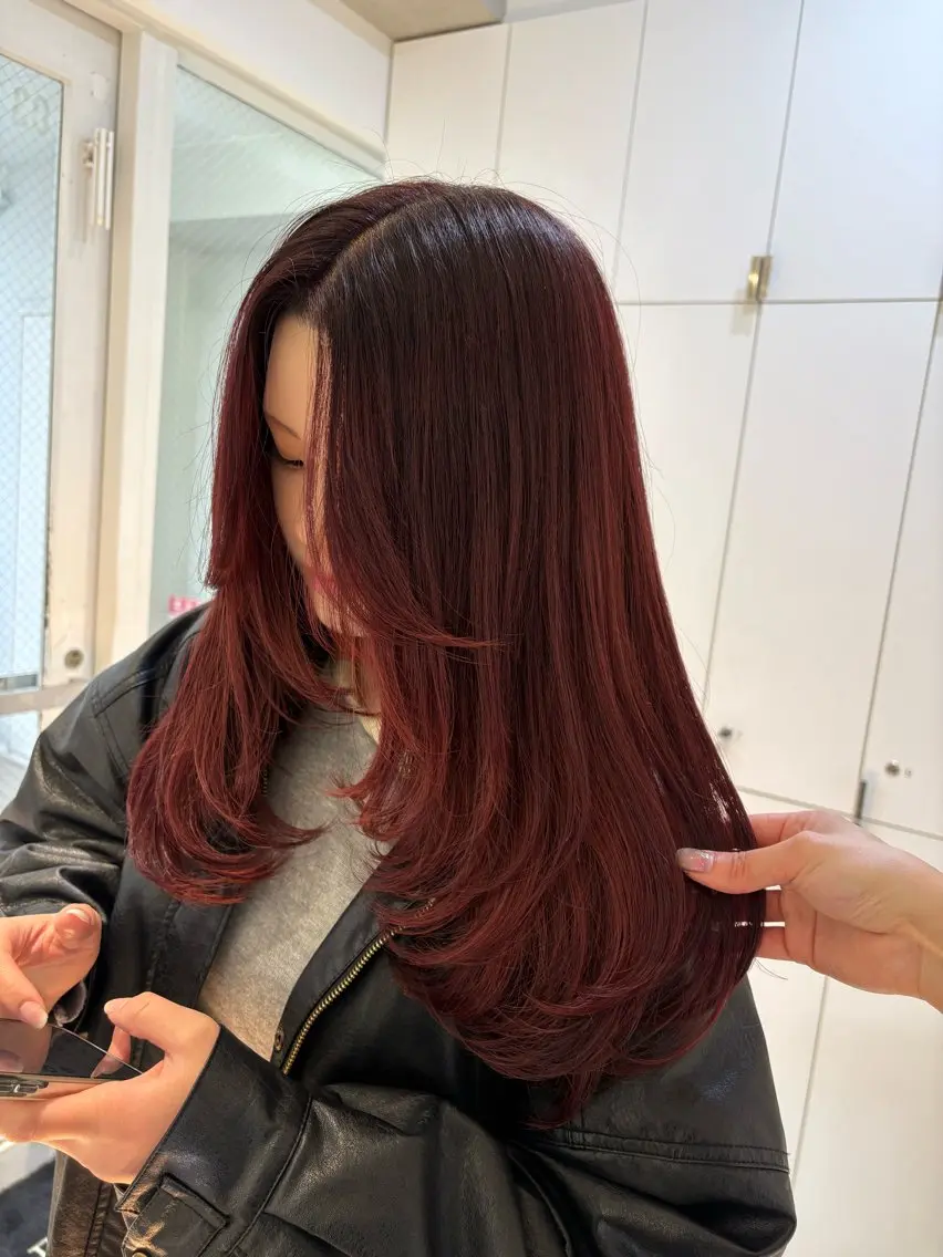 ロング カラー カシス レッドカラー レイヤーカット 《暖色/韓国hair 》🇰🇷桑原ユキネのヘアスタイル