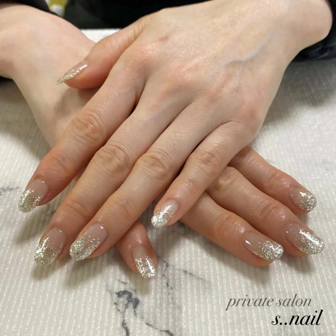 ネイル キラキラネイル ラメ(グリッター) シルバー ハンドネイル フットネイル s..nail / MORITAのネイルデザイン