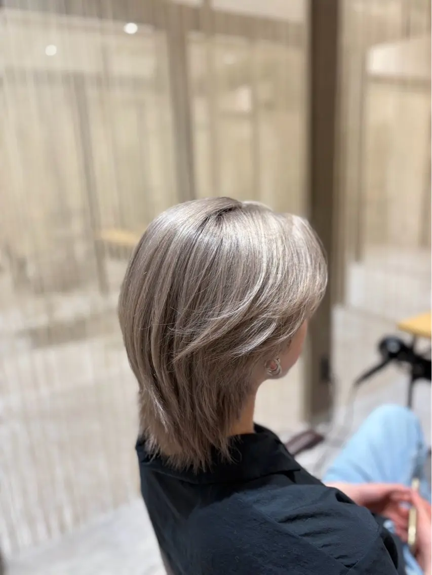 カラー 井圡 愛梨のヘアスタイル