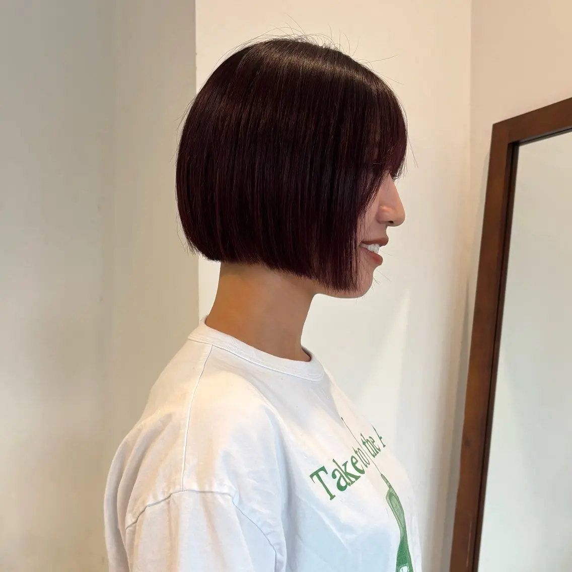 ショート カラー ボルドーカラー ボブ カット ヘアカラー トリートメント 的場 莉音のヘアスタイル