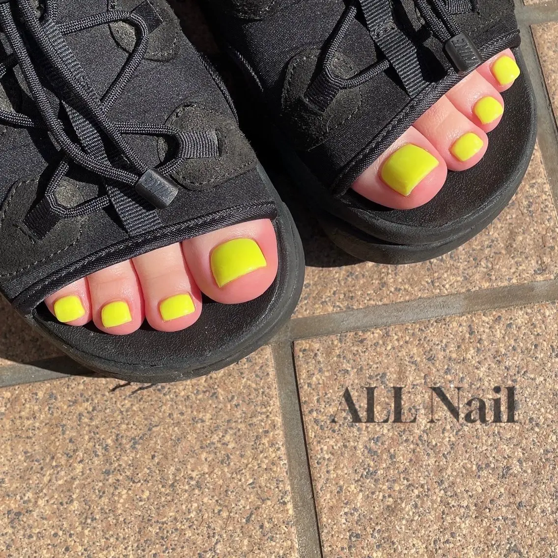 ネイル ワンカラーネイル 黄色 フットネイル ALL Nail &whiteningのその他イメージ