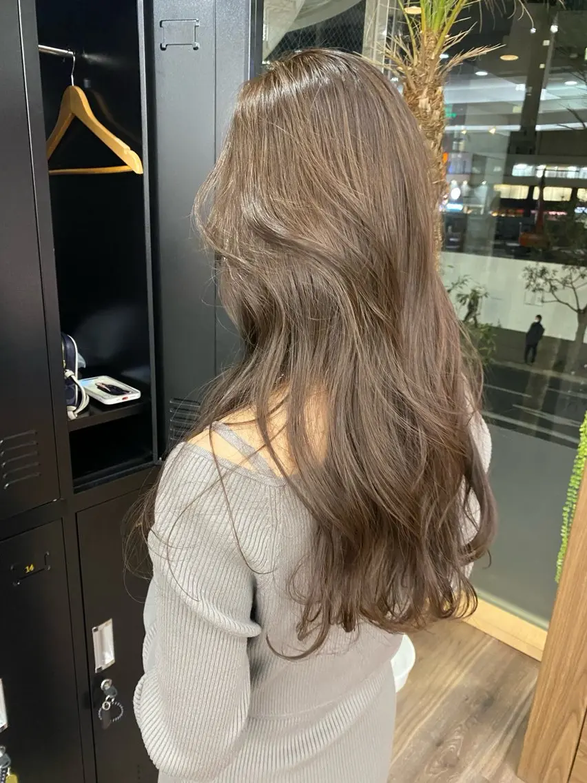 ロング カラー カット ヘアカラー トリートメント 鵜澤 華乃音のヘアスタイル