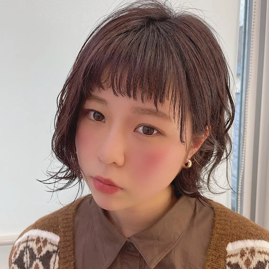 ミディアム カラー ブラウンカラー バイオレットカラー バイオレットブラウン ボブ 筑紫通り沿い | eNeのマツエク・マツパデザイン