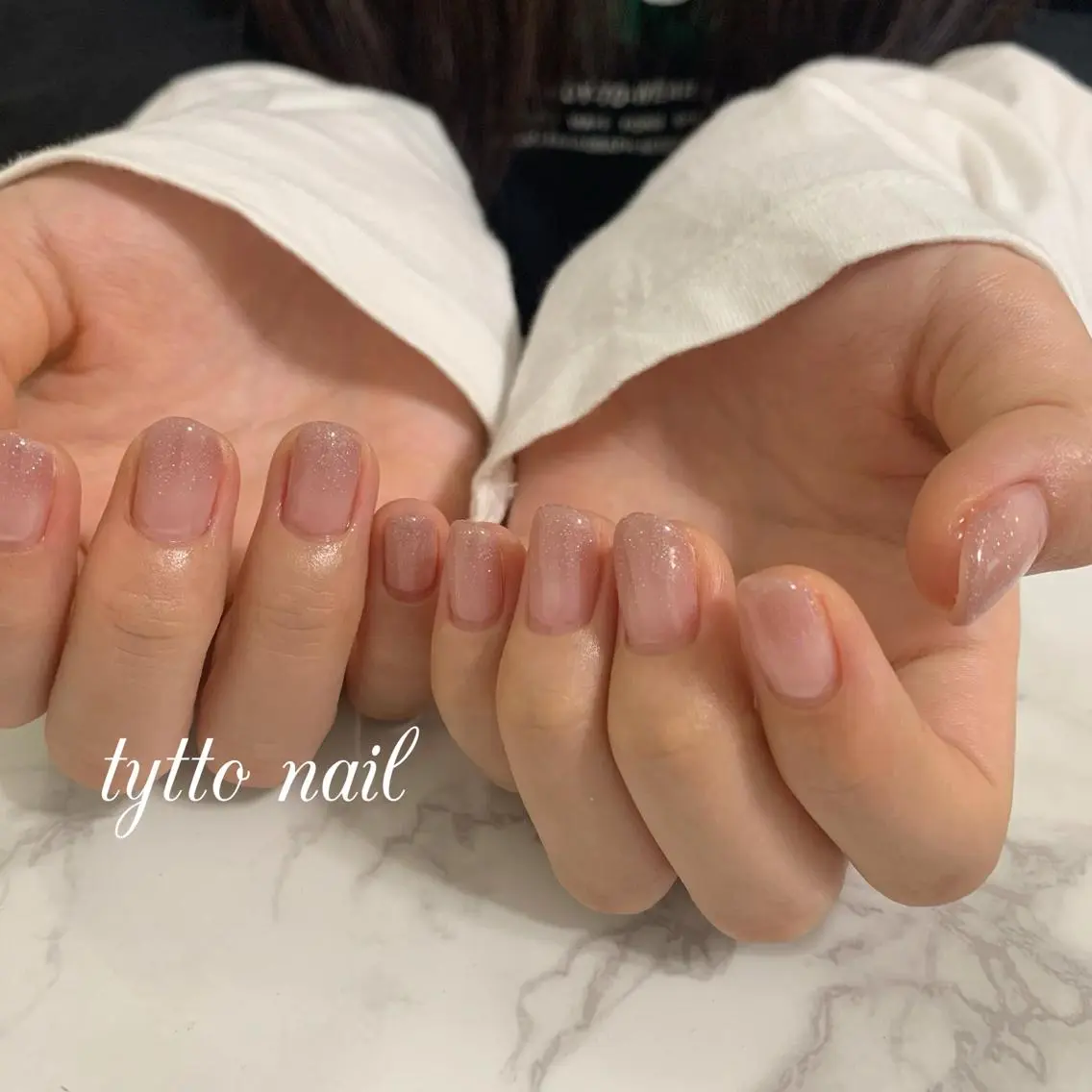 ネイル グラデーション ラメ(グリッター) ラメグラデーション オフィスネイル シンプルネイル ハンドネイル tytto nail ❤︎‪‪eri‪‪のネイルデザイン