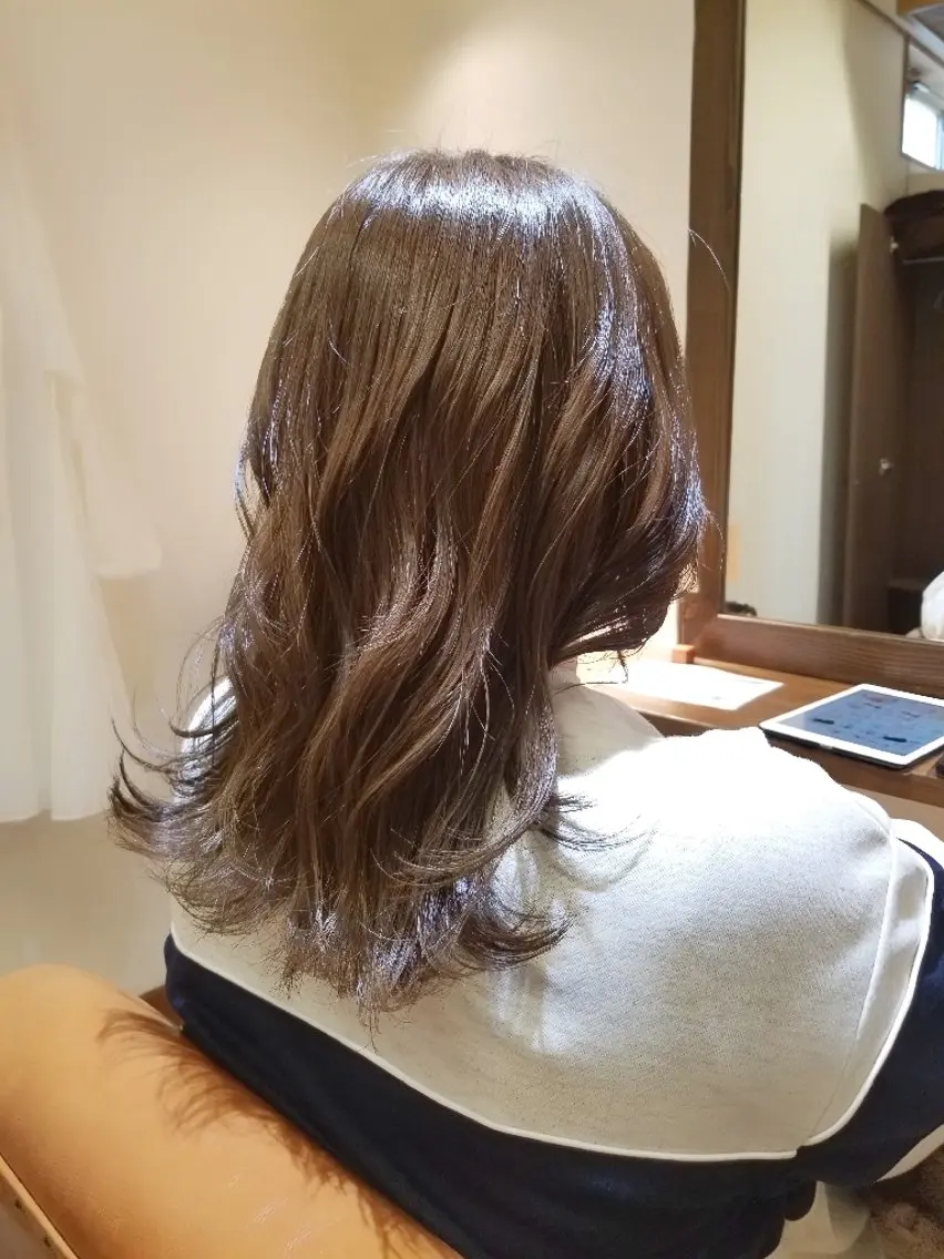 ロング カラー ベージュカラー カット ヘアカラー トリートメント 松江 幸世のヘアスタイル