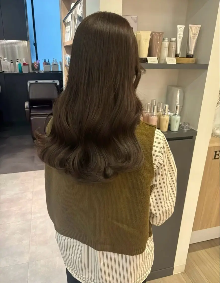 セミロング 髪質改善 カット ヘアカラー トリートメント モテ髪‎🫧赤み消し カラー表参道きょうこのヘアスタイル