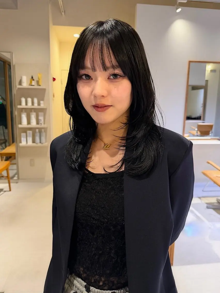 ミディアム カラー パーマ🌀/縮毛🪡 透明感カラー🧊のヘアスタイル