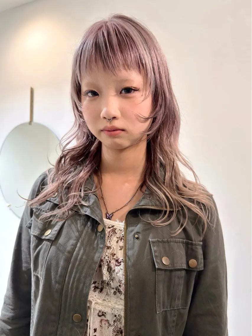 ロング カラー ベージュカラー デザインカラー ハイトーンカラー ラベンダーカラー ラベンダーベージュ カット ヘアカラー トリートメント Kaito🐶 /デザイン/レイヤーのヘアスタイル