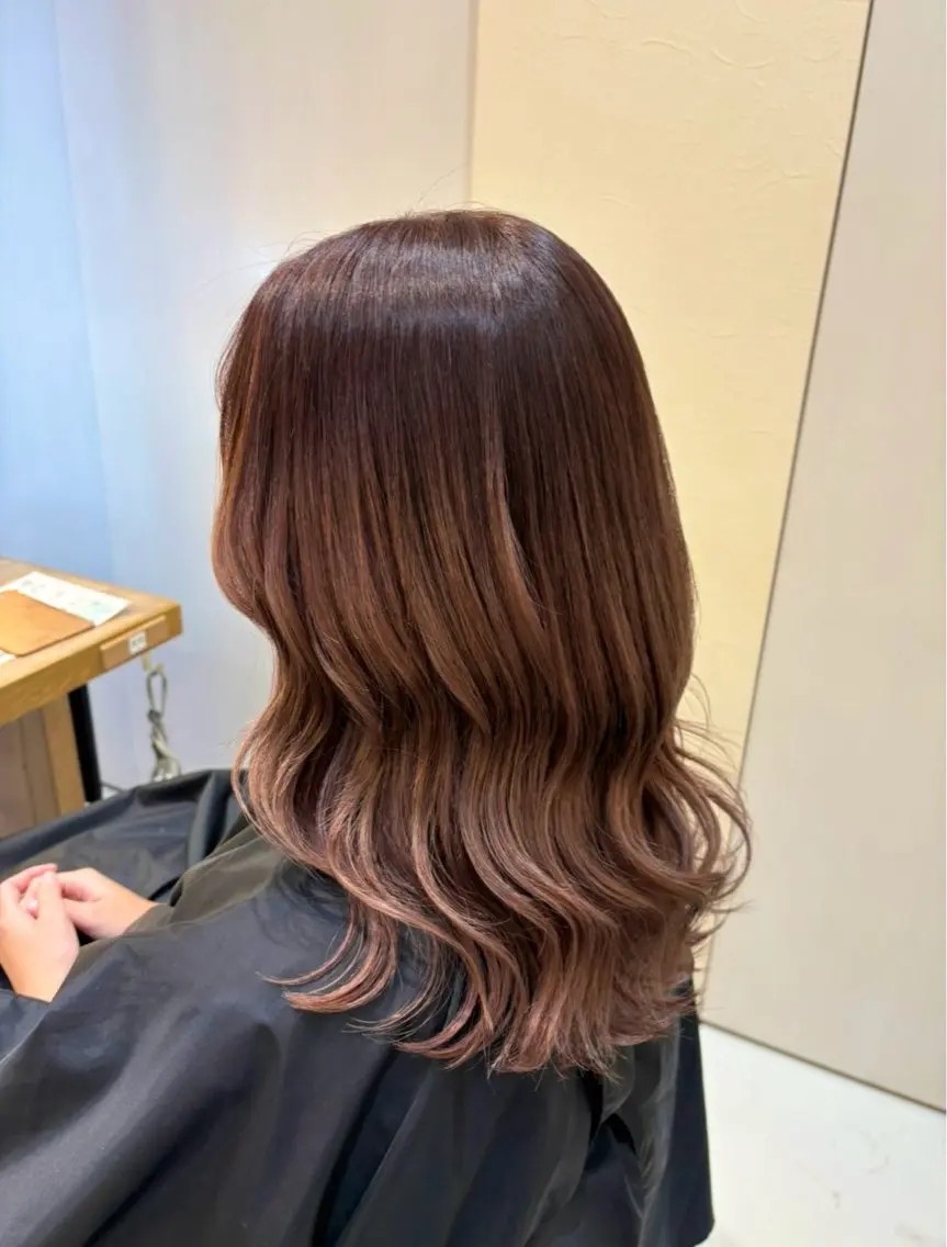 ミディアム カラー ブリーチ 透明感カラー ヘアカラー トリートメント ブリーチなしカラー/ 暖色カラー/艶カラーのヘアスタイル
