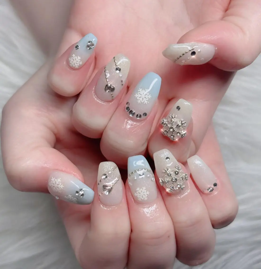 ネイル オーロラネイル フレンチネイル ジェルネイル ハロウィン キラキラネイル ハンドネイル H.baby Nail Salonのネイルデザイン
