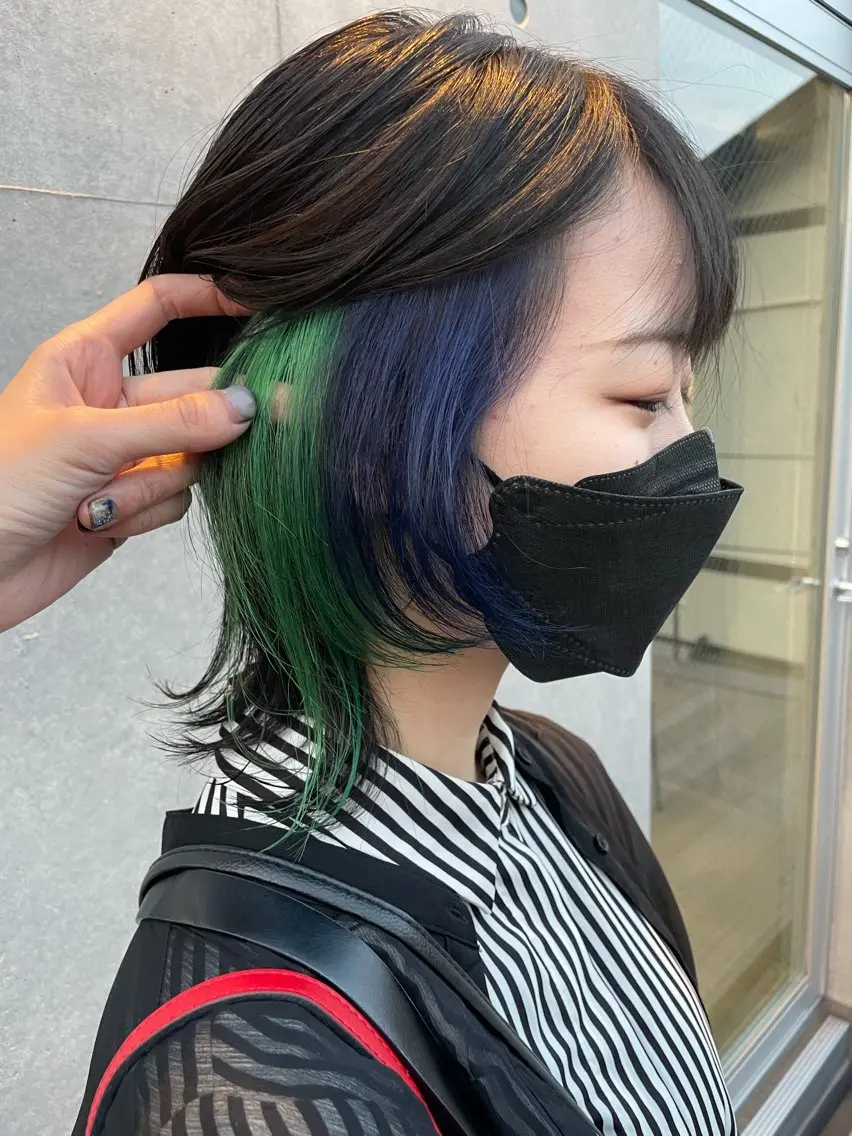 セミロング カラー インナーカラー 推し ブリーチ 髪質改善のヘアスタイル