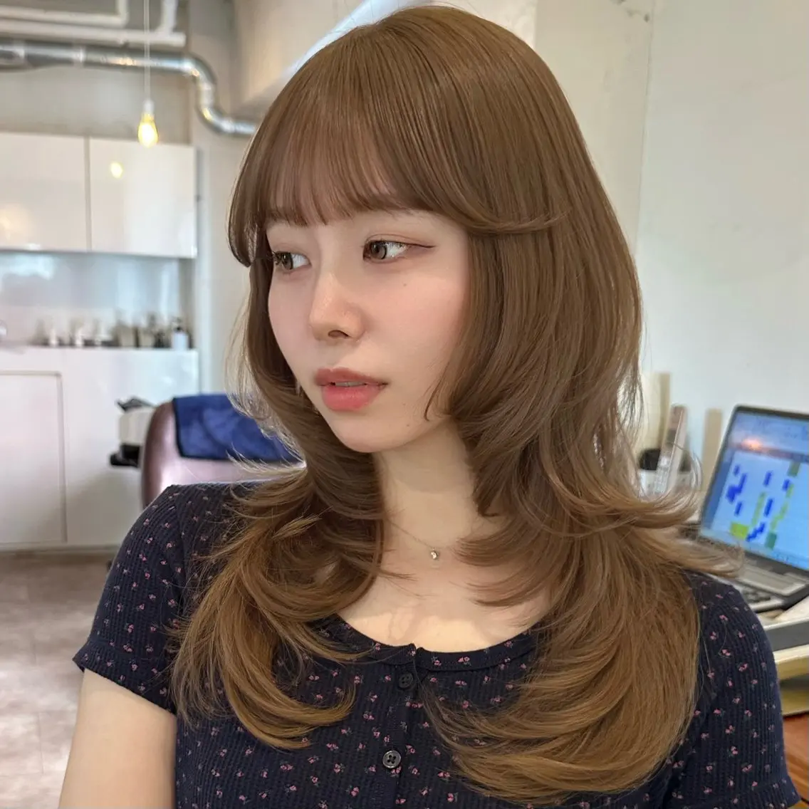セミロング カット ヘアカラー 🌹ハッシュカット、 レイヤー韓国ヘア🌹のヘアスタイル