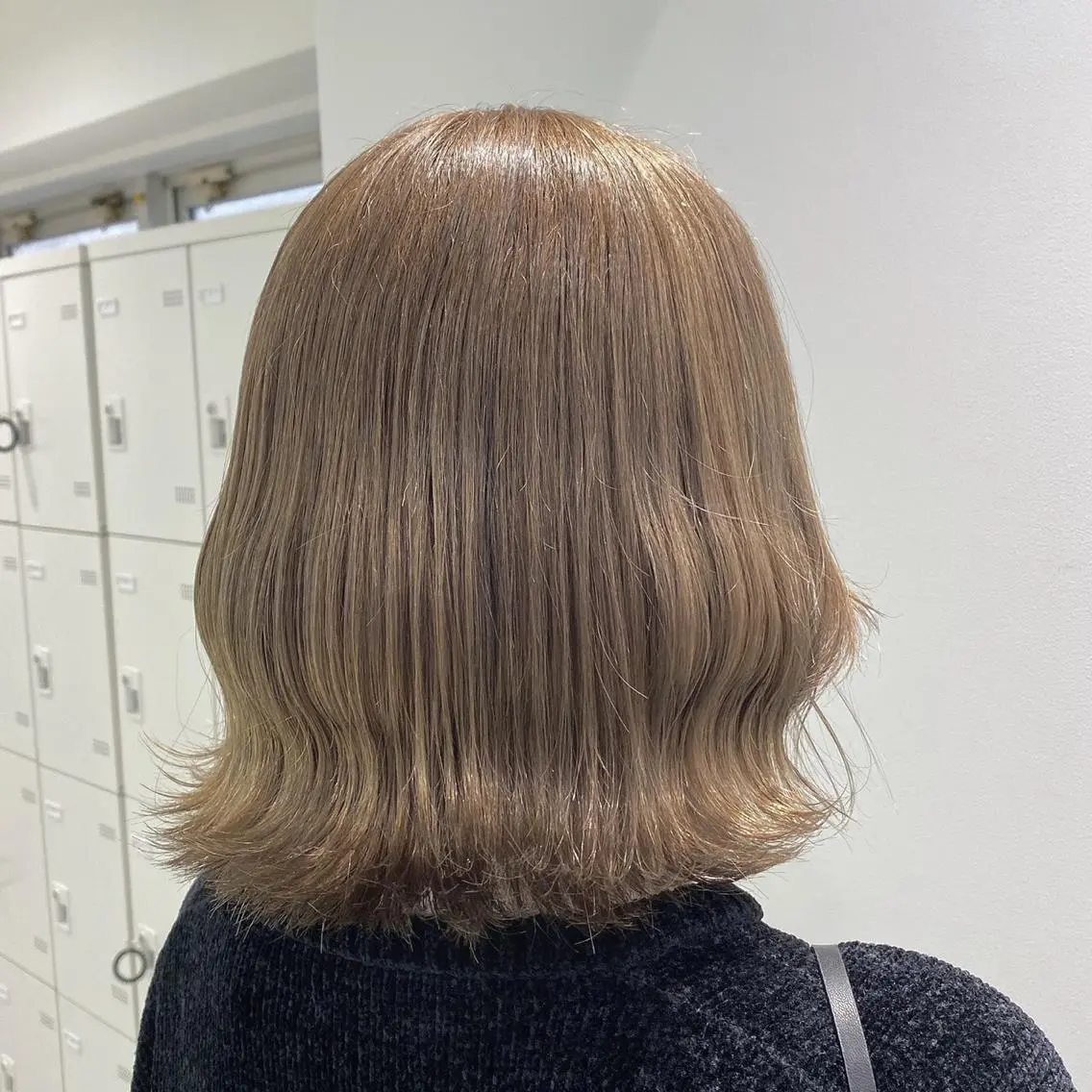 ミディアム カラー パーマ ヘアアレンジ メンズ キッズ ネイル マツエク・マツパ メンズハイトーン ベージュカラー ハイトーンカラー ミルクティーベージュ ヘアカラー トリートメント ヘッドスパ ヘアセット スパイキー/フェザー /波巻き/かいとのヘアスタイル