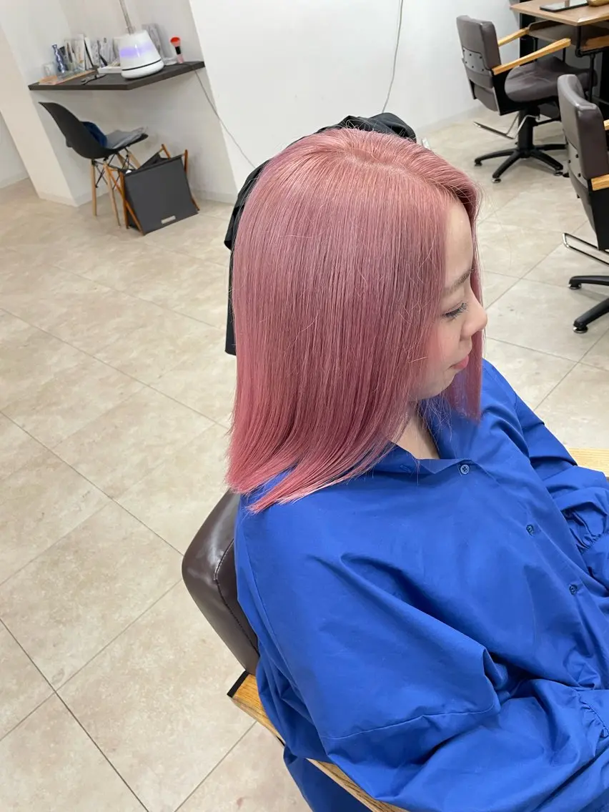 ミディアム _WHITE 佐伯 碧のヘアスタイル