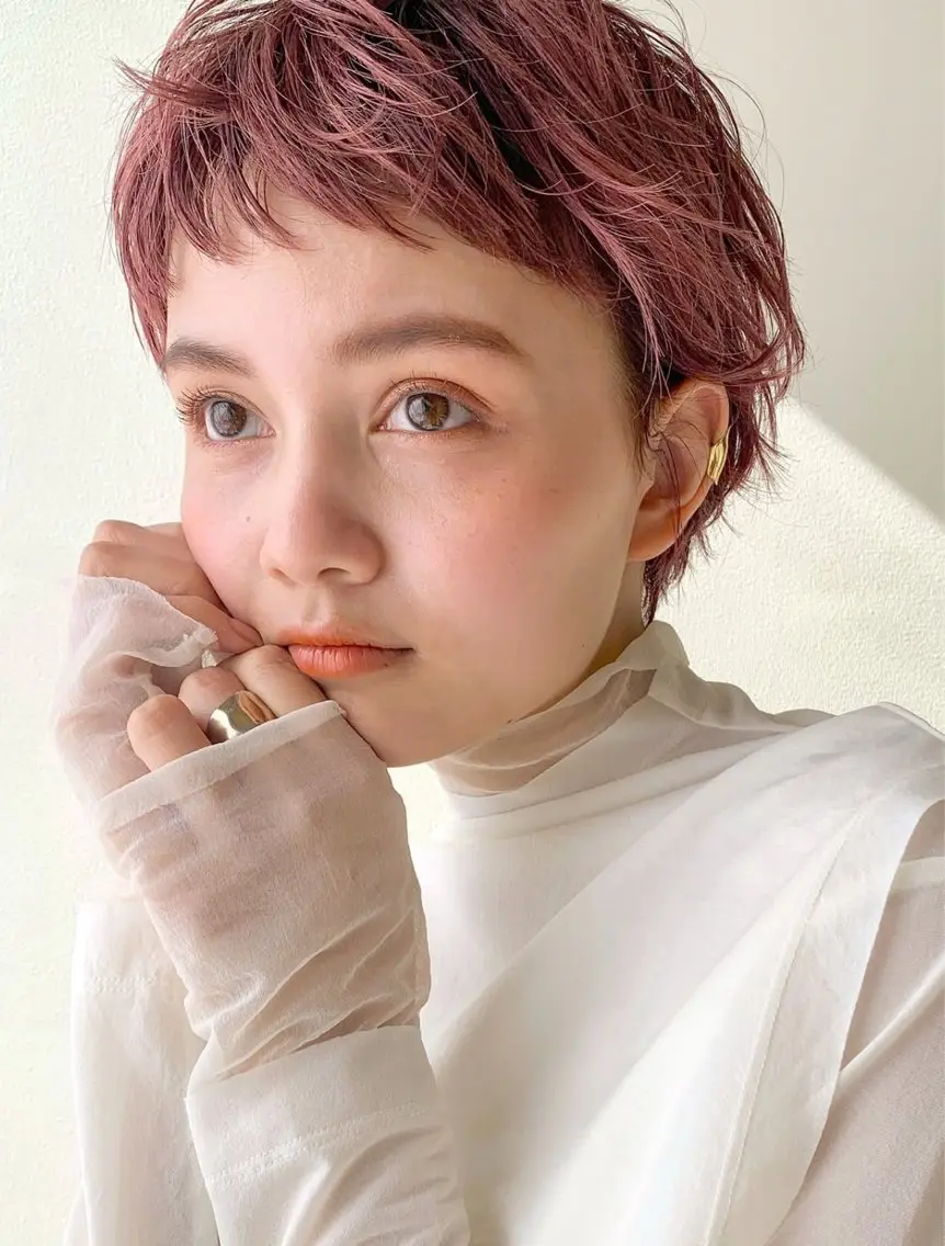 ショート カラー 胡子 凜のヘアスタイル