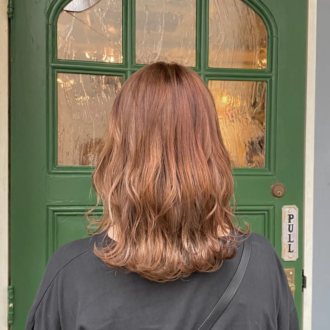 ミディアム カラー ベージュカラー 黒髪 ブリーチ ミルクティーベージュ カット ヘアカラー トリートメント ヘッドスパ BRITS 渡辺 菜々子のヘアスタイル