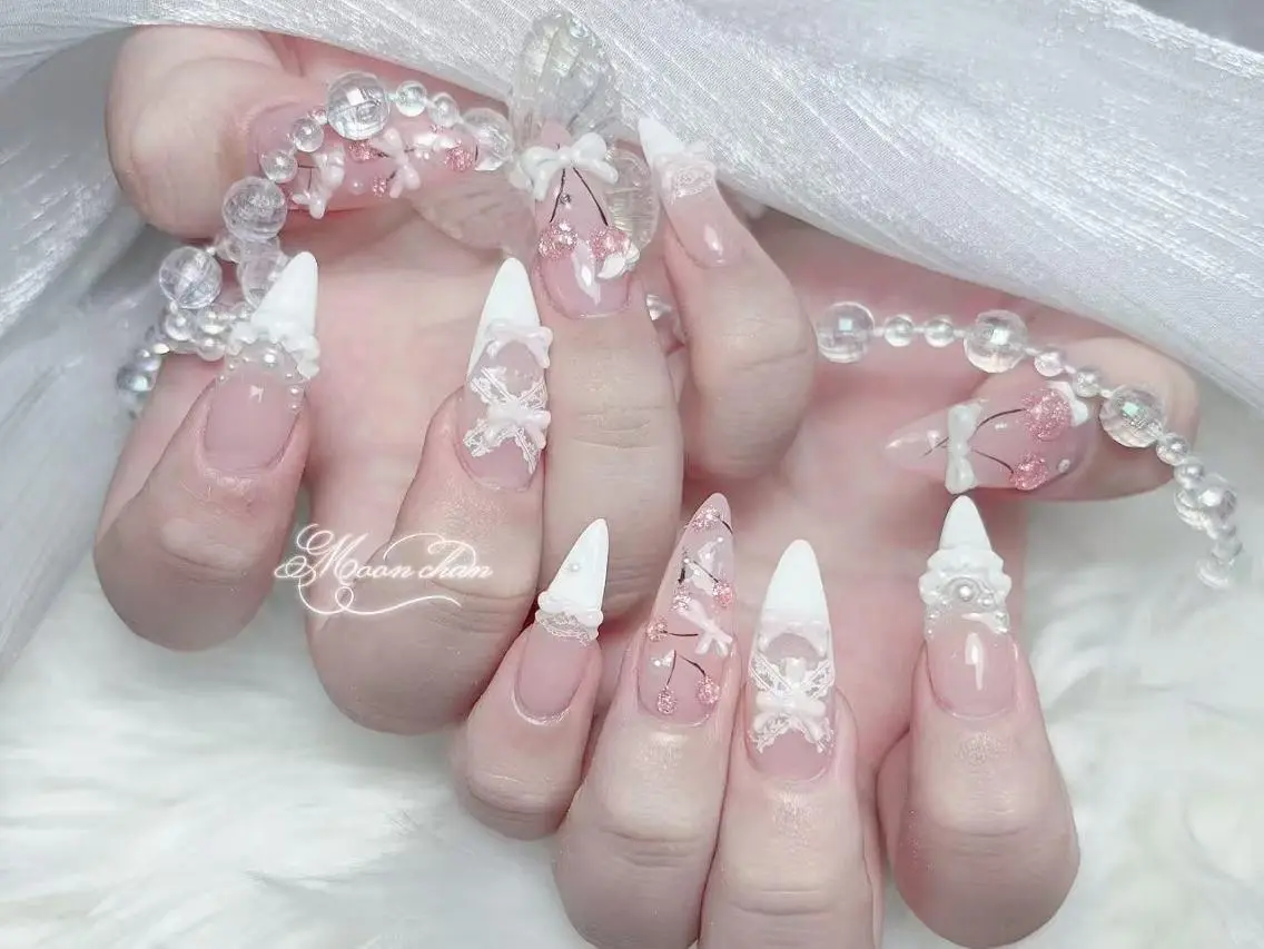 ネイル 長さ出し キラキラネイル 韓国ネイル ロングネイル マグネットネイル ハンドネイル ハンドケア Hachimochi 🌸長さ出し専門店のネイルデザイン