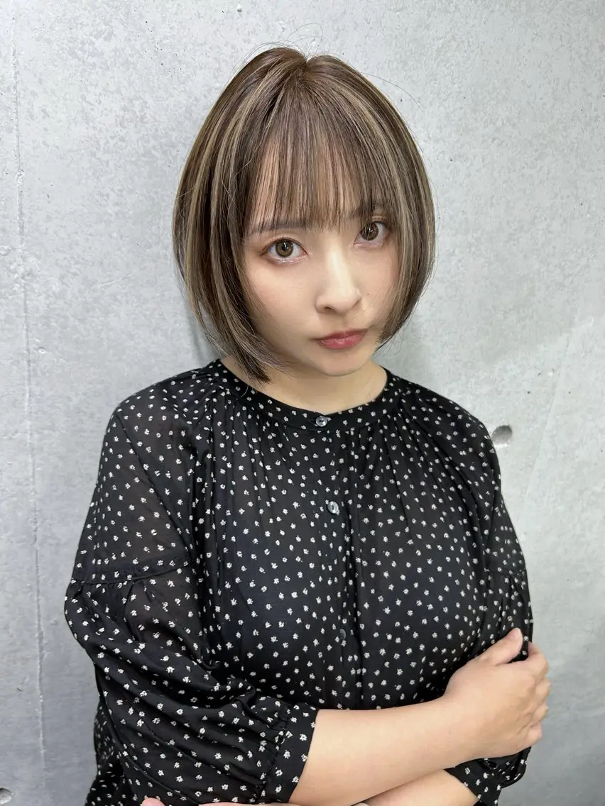 セミロング ハイライト ブリーチ🐰インナー ♡ハイライト♡綾🐰のヘアスタイル