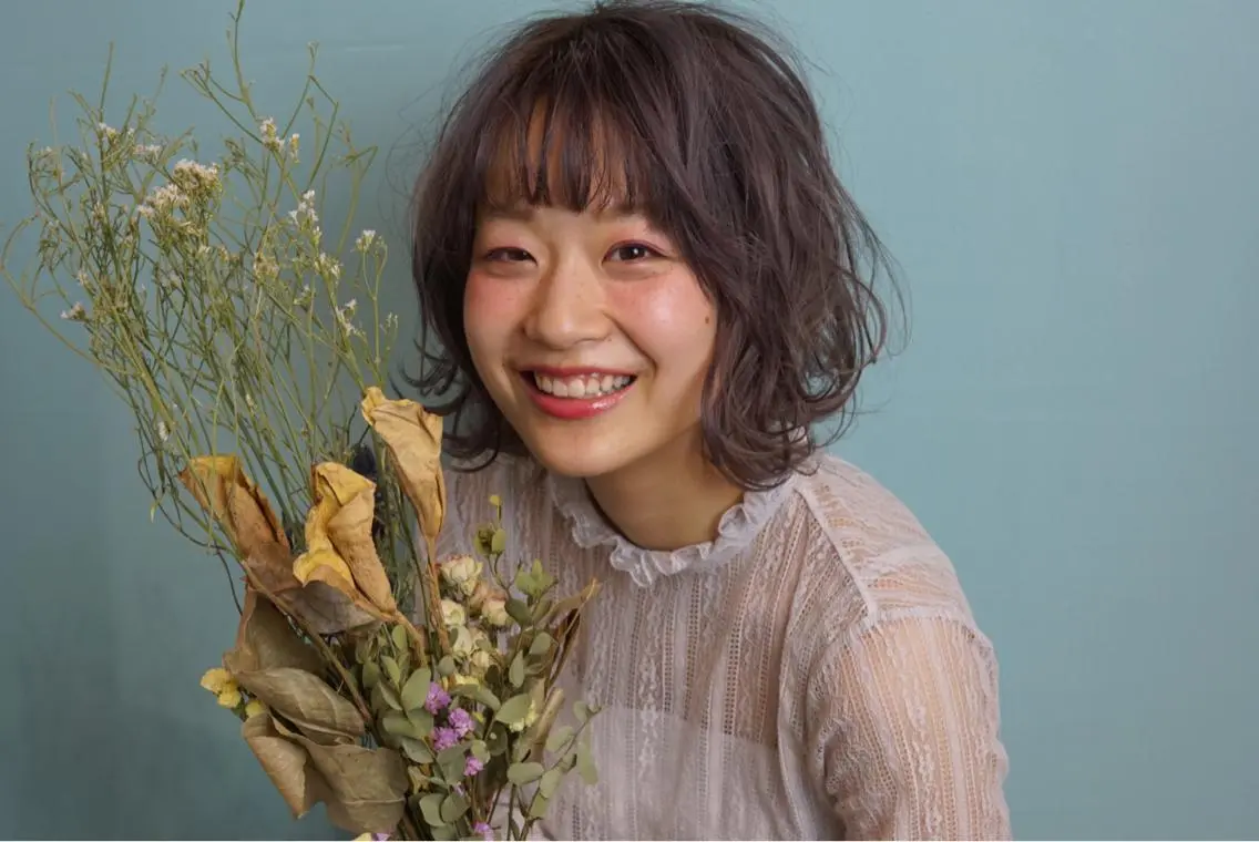 ミディアム カラー パーマ ミディアムパーマ パープルカラー 髪質改善、エクステ 山口卓哉のヘアスタイル