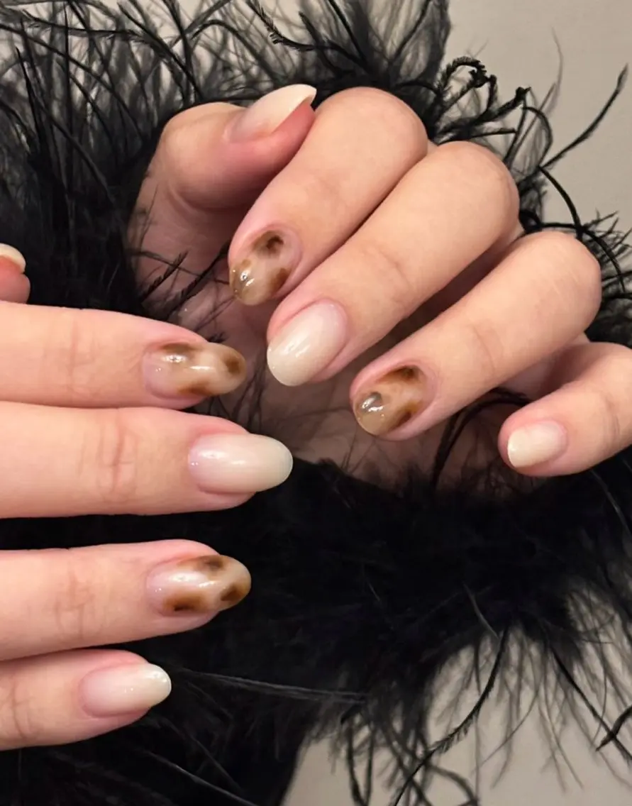 ネイル ニュアンスネイル 朝倉 澪のネイルデザイン