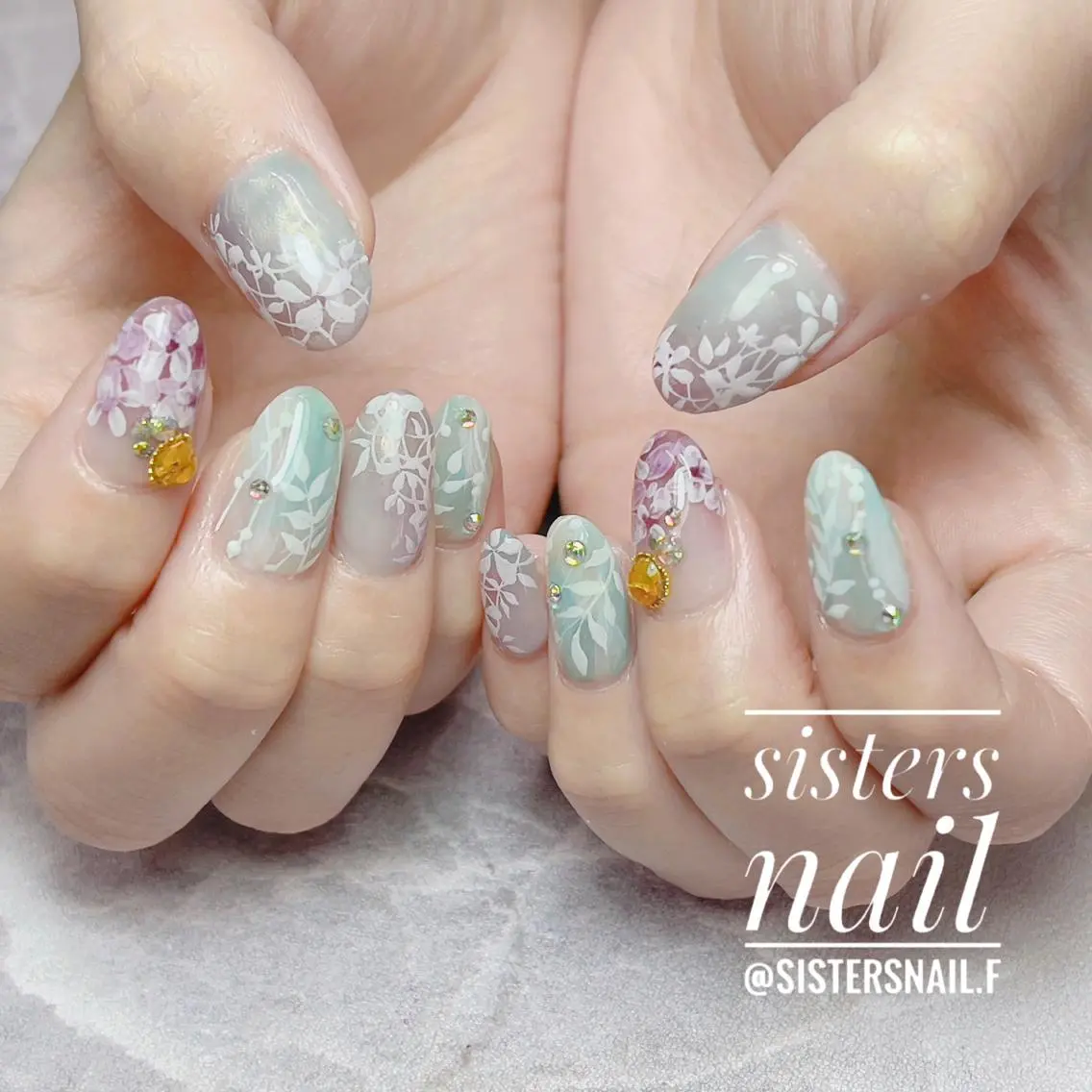 ネイル アートネイル フラワーネイル レース ニュアンスネイル 冬ネイル sisters nail.fのネイルデザイン