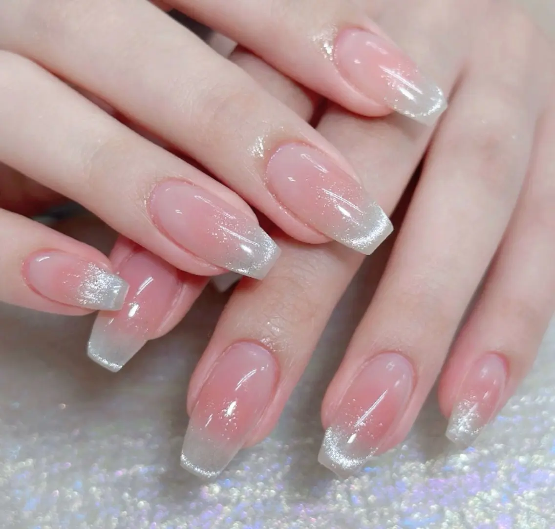 ネイル 長さ出し ガーリー キラキラネイル 韓国ネイル 水色 ハンドネイル ICE Nailsのネイルデザイン