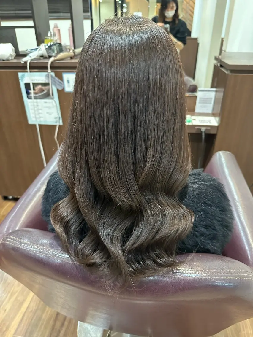 ロング 岡嶋 菜々子のヘアスタイル